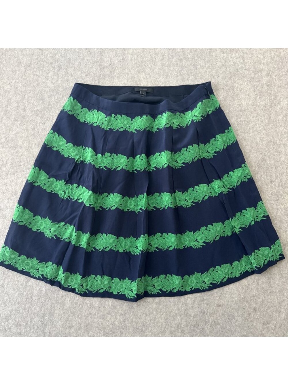 J.Crew Pleated 100% Silk Skirt Womens 4 Navy Green‎ Beanstalk Stripe A-Line